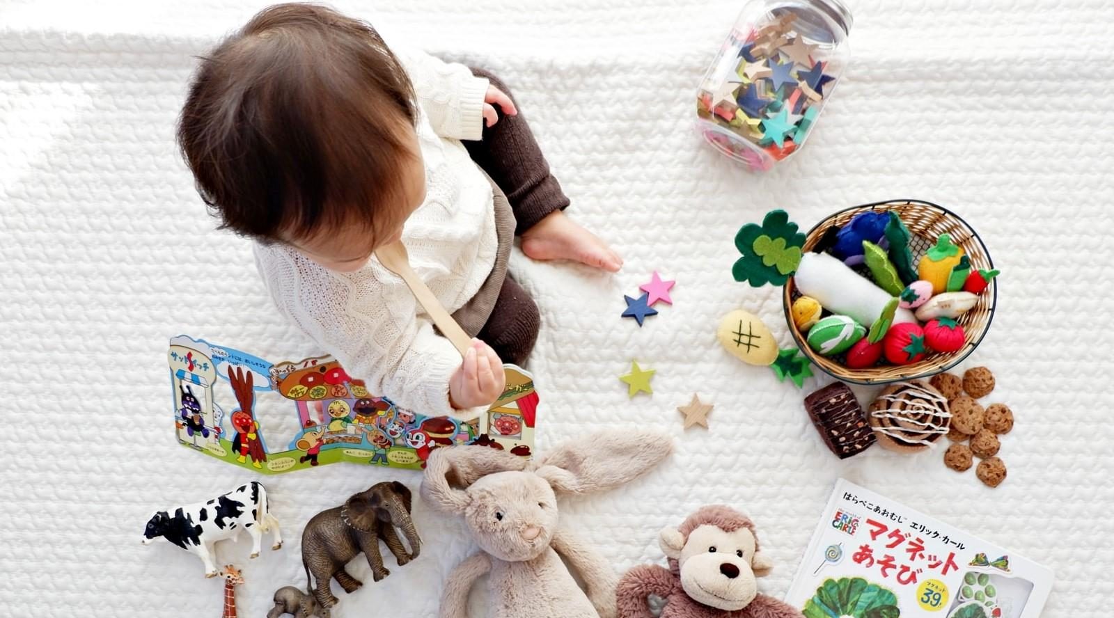 赤ちゃんのおもちゃはいつから 知育おもちゃの選び方をご紹介 パパママ Com
