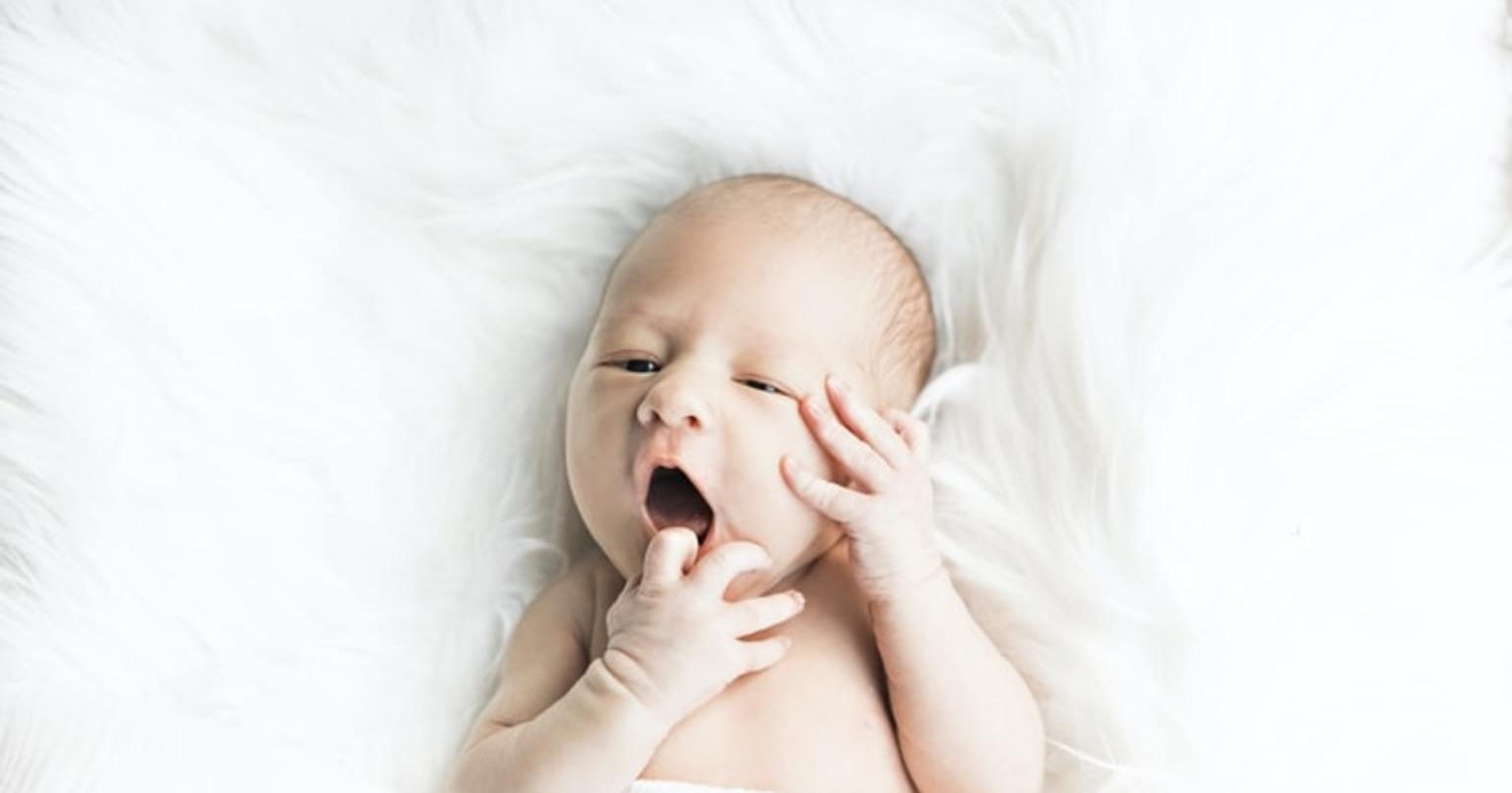 赤ちゃんのしゃっくりが止まらない原因と対処法を解説 パパママ Com