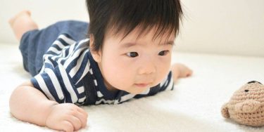 生後3ヶ月の赤ちゃんの身長・体重、発達、子育てのポイントを解説