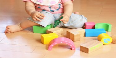 生後6か月頃って何して遊ぶ?現役保育士が教える赤ちゃんと遊ぶコツ